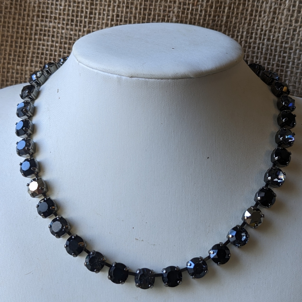 Black Jet and Gray Crystal in Classic Necklace & Earrings in Gunmetal - Picture 5 of 8